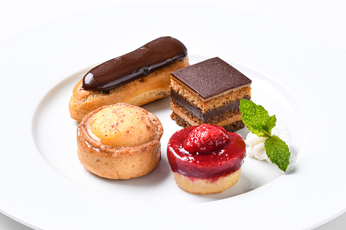 フランス産 プチフール（4種アソート） | 業務用食材通販｜飲食店